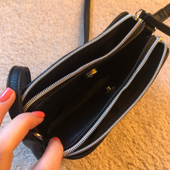 Kenneth Cole Reaction Black Crossbody Purse - Picture 4 of 4